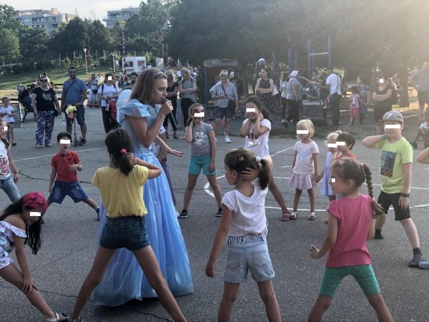 trupa zbumzzi inveseleste copiii in tara piticilor din constanta 696219 trupa zbumzzi inveseleste copiii in tara piticilor din constanta 696219