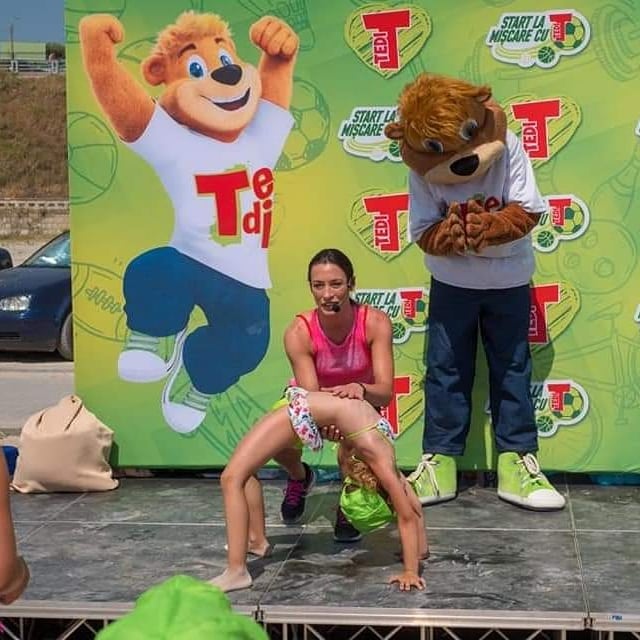 campioanele catalina ponor si cristina neagu au facut miscare alaturi de copii pe litoral 696303 campioanele catalina ponor si cristina neagu au facut miscare alaturi de copii pe litoral 696303