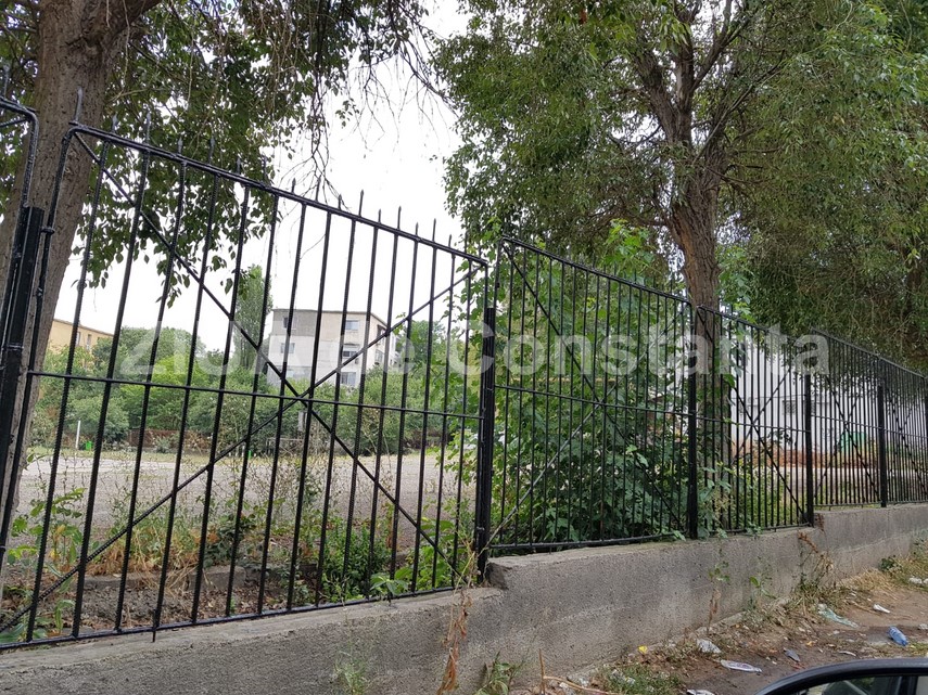 o fetita din constanta aproape de a si perfora osul mainii incercand sa sara gardul unei scoli capcane o fetita din constanta aproape de a si perfora osul mainii incercand sa sara gardul unei scoli capcane