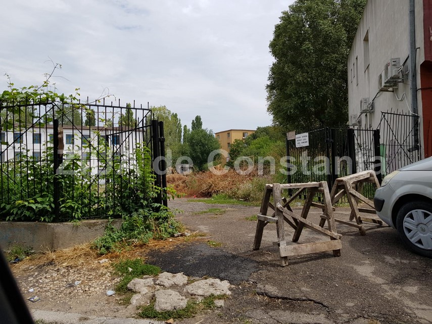 o fetita din constanta aproape de a si perfora osul mainii incercand sa sara gardul unei scoli capcane o fetita din constanta aproape de a si perfora osul mainii incercand sa sara gardul unei scoli capcane