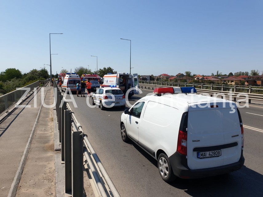 carambol rutier grav pe podul de la agigea trei masini implicate o victima este incarcerata 697660 carambol rutier grav pe podul de la agigea trei masini implicate o victima este incarcerata 697660