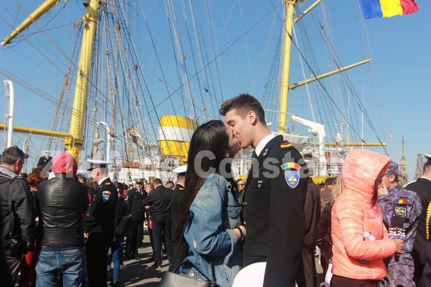 nava scoala mircea s a intors din marsul istoric de 93 de zile documentarul adrian v radulescu ctitorul