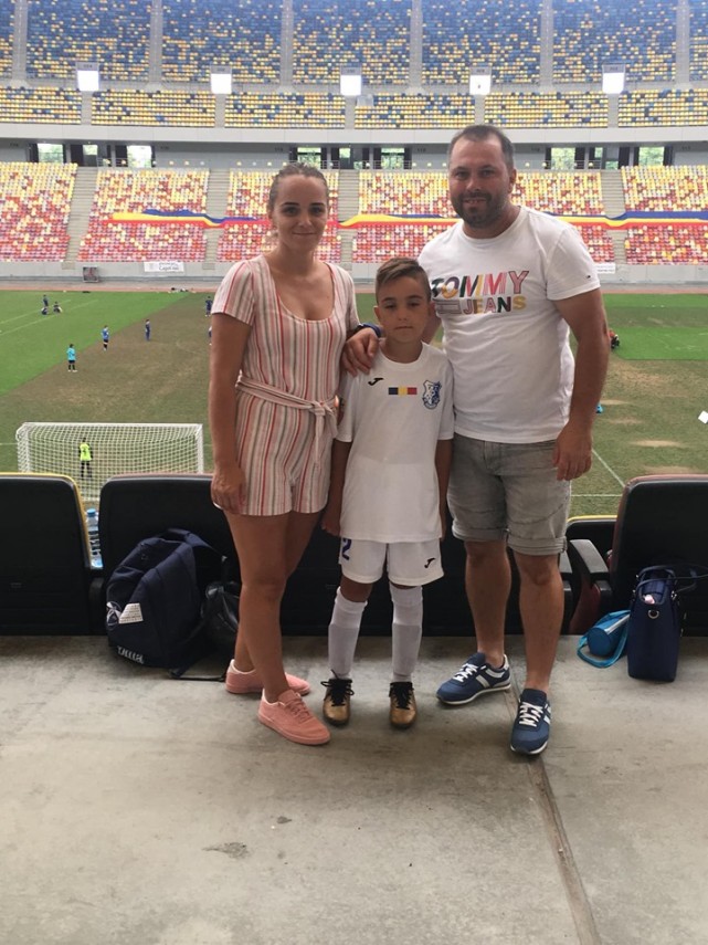 au jucat pe arena nationala grupa 2010 de la farul constanta pe podium la festivalul sportului pentru