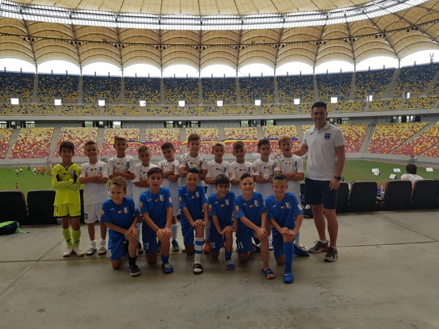 au jucat pe arena nationala grupa 2010 de la farul constanta pe podium la festivalul sportului pentru