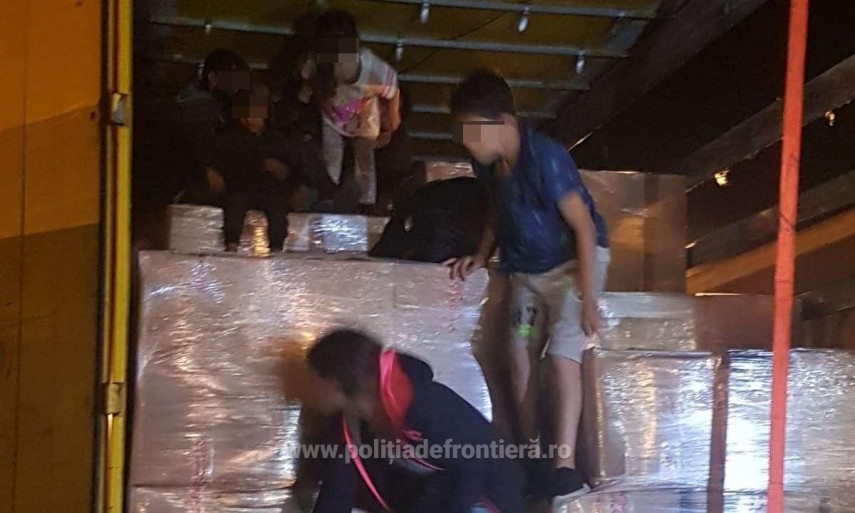 politia de frontiera zece irakieni au fost depistati sub un tir incercand sa iasa din tara prin vama politia de frontiera zece irakieni au fost depistati sub un tir incercand sa iasa din tara prin vama