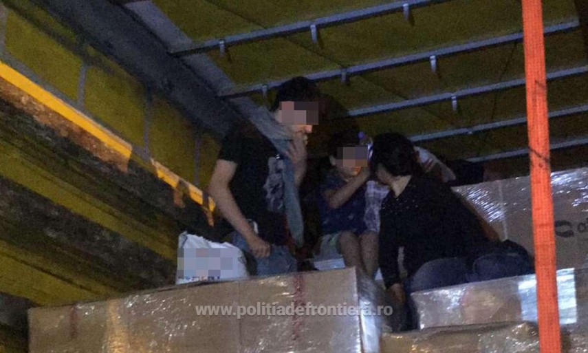 politia de frontiera zece irakieni au fost depistati sub un tir incercand sa iasa din tara prin vama politia de frontiera zece irakieni au fost depistati sub un tir incercand sa iasa din tara prin vama