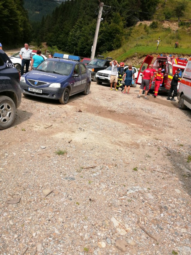 locomotiva mocanitei a deraiat sase persoane au fost ranite printre care un sugar si un copil de 3 ani locomotiva mocanitei a deraiat sase persoane au fost ranite printre care un sugar si un copil de 3 ani