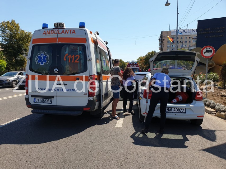 accident rutier la intersectia bulevardelor tomis si lapusneanu din constanta 698004 accident rutier la intersectia bulevardelor tomis si lapusneanu din constanta 698004