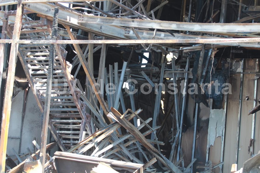 cum arata clubul bamboo din mamaia la doua zile de cand a fost pus la pamant de un incendiu galerie foto cum arata clubul bamboo din mamaia la doua zile de cand a fost pus la pamant de un incendiu galerie foto