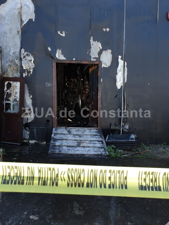 cum arata clubul bamboo din mamaia la doua zile de cand a fost pus la pamant de un incendiu galerie foto cum arata clubul bamboo din mamaia la doua zile de cand a fost pus la pamant de un incendiu galerie foto