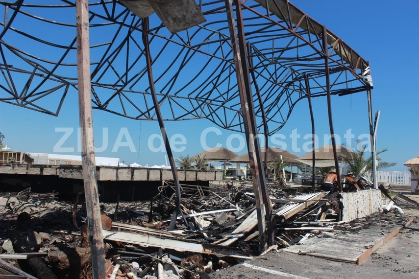 cum arata clubul bamboo din mamaia la doua zile de cand a fost pus la pamant de un incendiu galerie foto cum arata clubul bamboo din mamaia la doua zile de cand a fost pus la pamant de un incendiu galerie foto