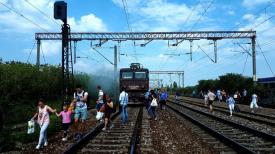 Locomotiva unui tren a luat foc în apropiere de Bucureşti