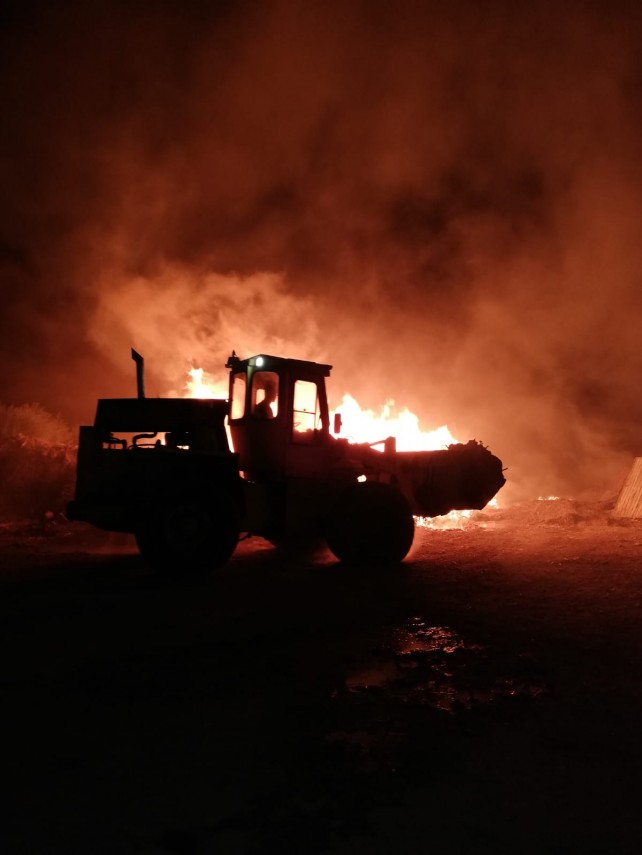 dezastru in judetul tulcea zeci de tone de deseuri animale si faina proteica in flacari hala distrusa dezastru in judetul tulcea zeci de tone de deseuri animale si faina proteica in flacari hala distrusa