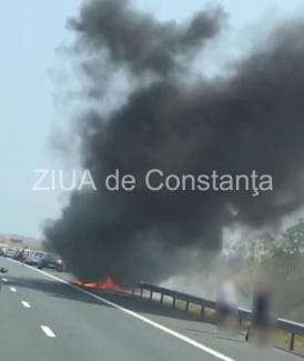 Incendiu pe Autostrada A2. O maşină a luat foc