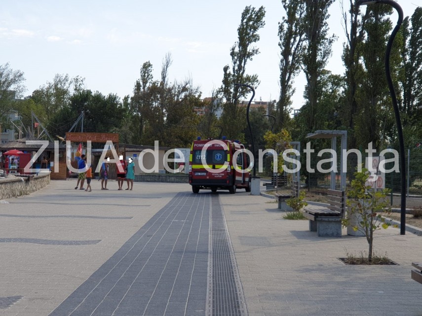 doua persoane in pericol de inec iar alta scoasa la mal la mamaia intervin echipaje smurd 699202 doua persoane in pericol de inec iar alta scoasa la mal la mamaia intervin echipaje smurd 699202