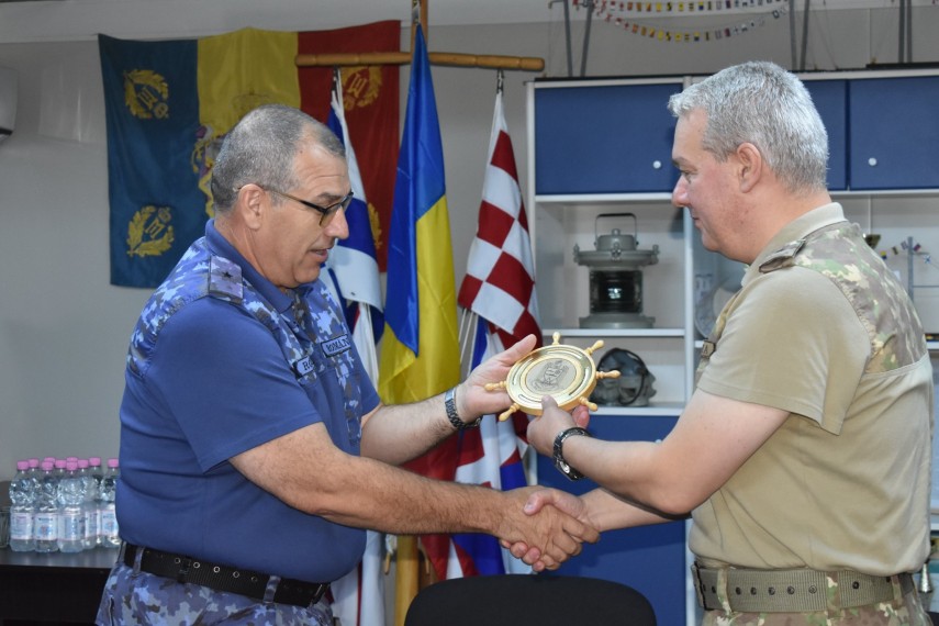 comandantul brigazii 8 larom in vizita la flotila fluviala galerie foto 699193 comandantul brigazii 8 larom in vizita la flotila fluviala galerie foto 699193