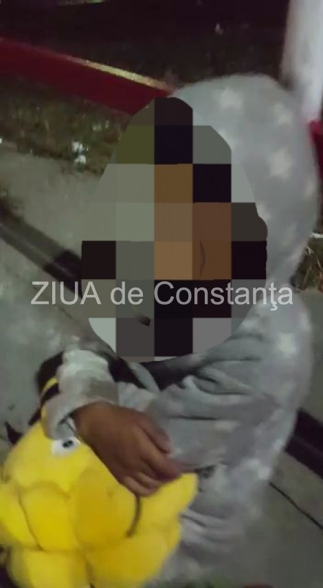 dramatic minori zac pe o strada din costinesti asteptand bani de la turisti un copil lovit de masina dramatic minori zac pe o strada din costinesti asteptand bani de la turisti un copil lovit de masina