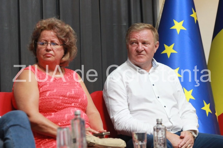 dancila huiduita din nou la mamaia conducerea psd fata in fata cu pensionarii din constanta galerie foto dancila huiduita din nou la mamaia conducerea psd fata in fata cu pensionarii din constanta galerie foto