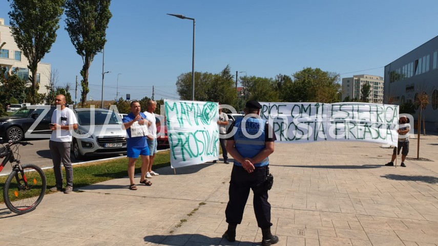 dancila huiduita din nou la mamaia conducerea psd fata in fata cu pensionarii din constanta galerie foto dancila huiduita din nou la mamaia conducerea psd fata in fata cu pensionarii din constanta galerie foto