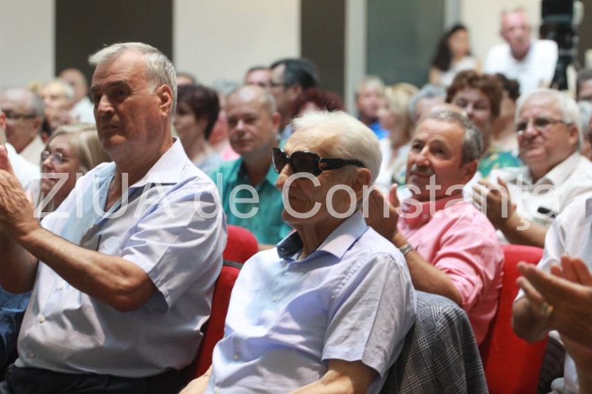 dancila huiduita din nou la mamaia conducerea psd fata in fata cu pensionarii din constanta galerie foto dancila huiduita din nou la mamaia conducerea psd fata in fata cu pensionarii din constanta galerie foto