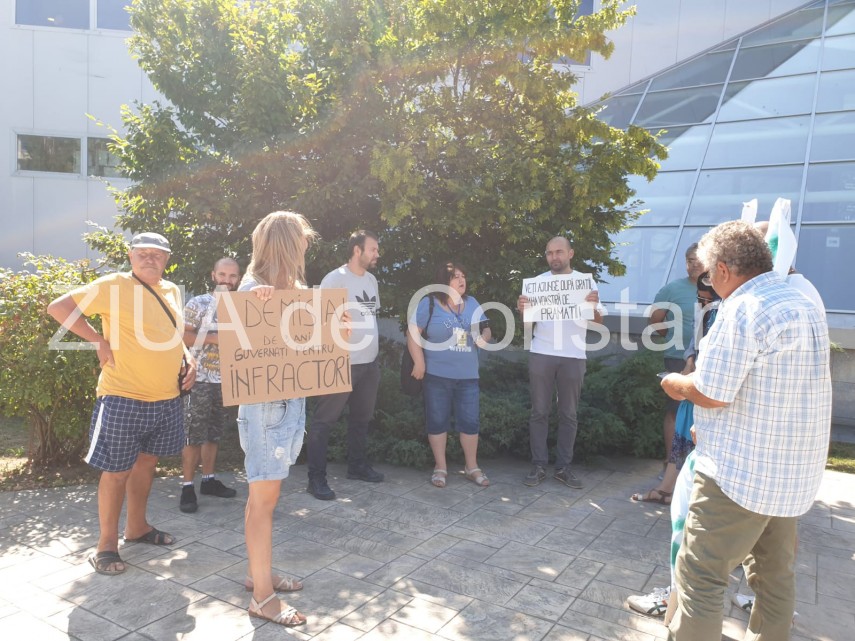 dancila huiduita din nou la mamaia conducerea psd fata in fata cu pensionarii din constanta galerie foto dancila huiduita din nou la mamaia conducerea psd fata in fata cu pensionarii din constanta galerie foto