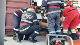 Persoană prinsă între două containere în Medgidia. Salvatorii ISU Dobrogea au intervenit  (galerie foto)  