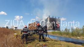 Camion încărcat cu lemne, cuprins de flăcări la ieșire din Techirghiol (galerie foto+video)         