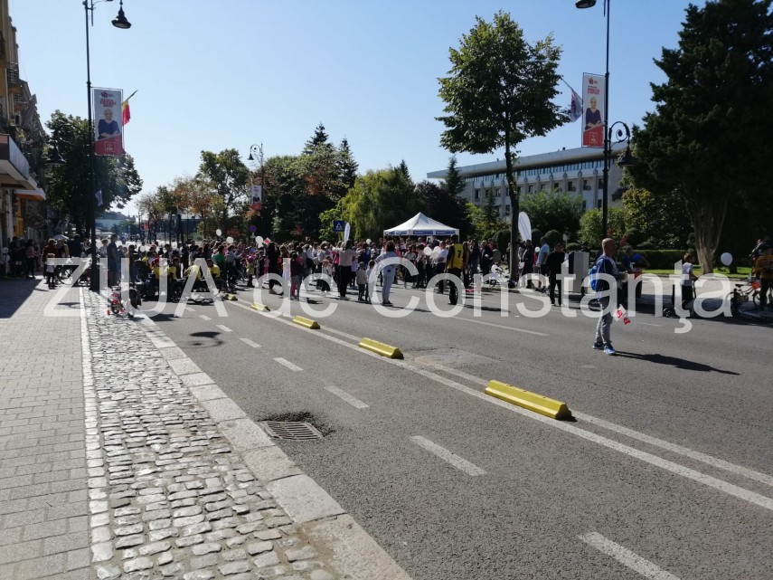 imagini de la eveniment bulevardul tomis din constanta pietonal pentru o zi copiii fac sport cu ocazia imagini de la eveniment bulevardul tomis din constanta pietonal pentru o zi copiii fac sport cu ocazia