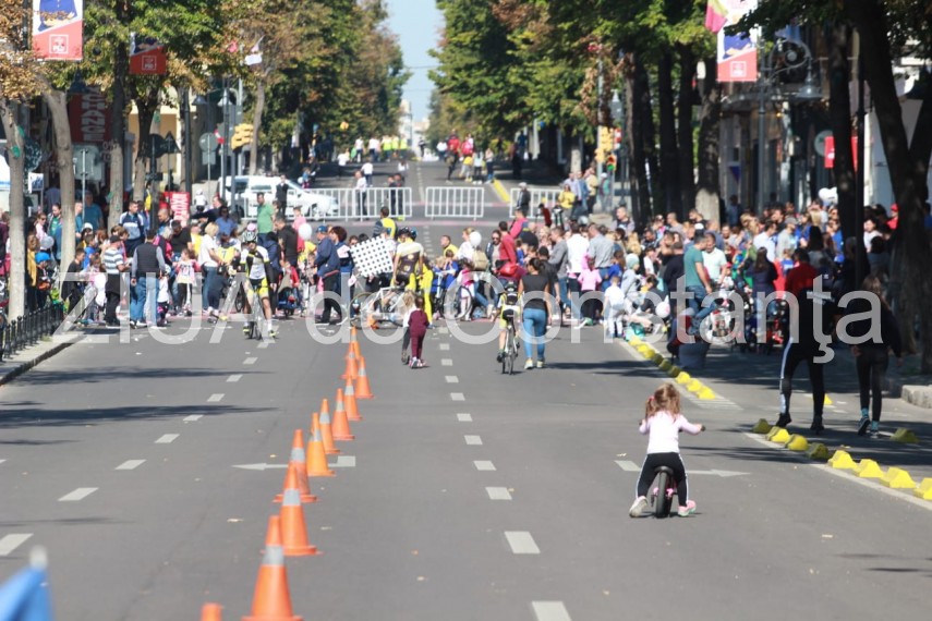 imagini de la eveniment bulevardul tomis din constanta pietonal pentru o zi copiii fac sport cu ocazia imagini de la eveniment bulevardul tomis din constanta pietonal pentru o zi copiii fac sport cu ocazia