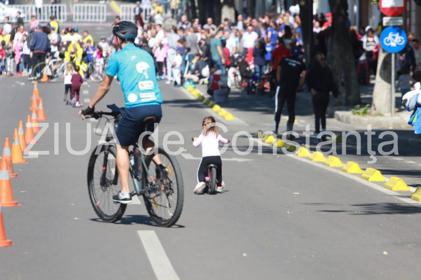 imagini de la eveniment bulevardul tomis din constanta pietonal pentru o zi copiii fac sport cu ocazia imagini de la eveniment bulevardul tomis din constanta pietonal pentru o zi copiii fac sport cu ocazia