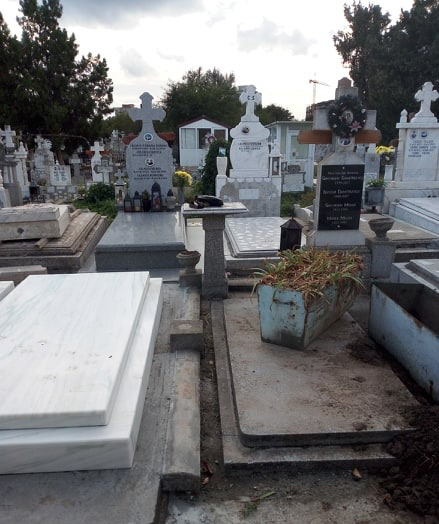 mormantul lui gheorghe dumitrascu a fost vandalizat ieri profesorul ar fi implinit 80 de ani galerie mormantul lui gheorghe dumitrascu a fost vandalizat ieri profesorul ar fi implinit 80 de ani galerie