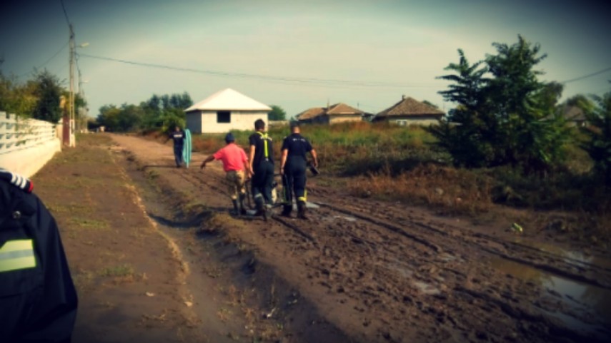 pompierii constanteni au actionat in sinoe in urma inundatiilor galerie foto 701377 pompierii constanteni au actionat in sinoe in urma inundatiilor galerie foto 701377