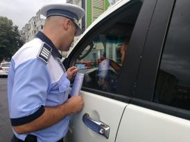 Şoferii din Constanţa au primit flyere de la poliţişti. Ce mesaj au transmis oamenii legiii