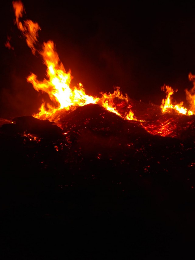 incendiu violent azi noapte la ostrov salvatorii s au luptat 9 ore cu flacarile galerie foto 701722 incendiu violent azi noapte la ostrov salvatorii s au luptat 9 ore cu flacarile galerie foto 701722