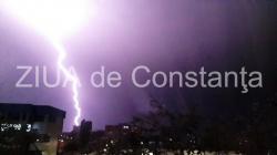 Rupere de nori la Constanţa. Tunete şi fulgere ca în toiul verii (galerie foto+video)            