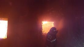 Incendiu în localitatea Măcin. Bărbat, intoxicat cu fum    