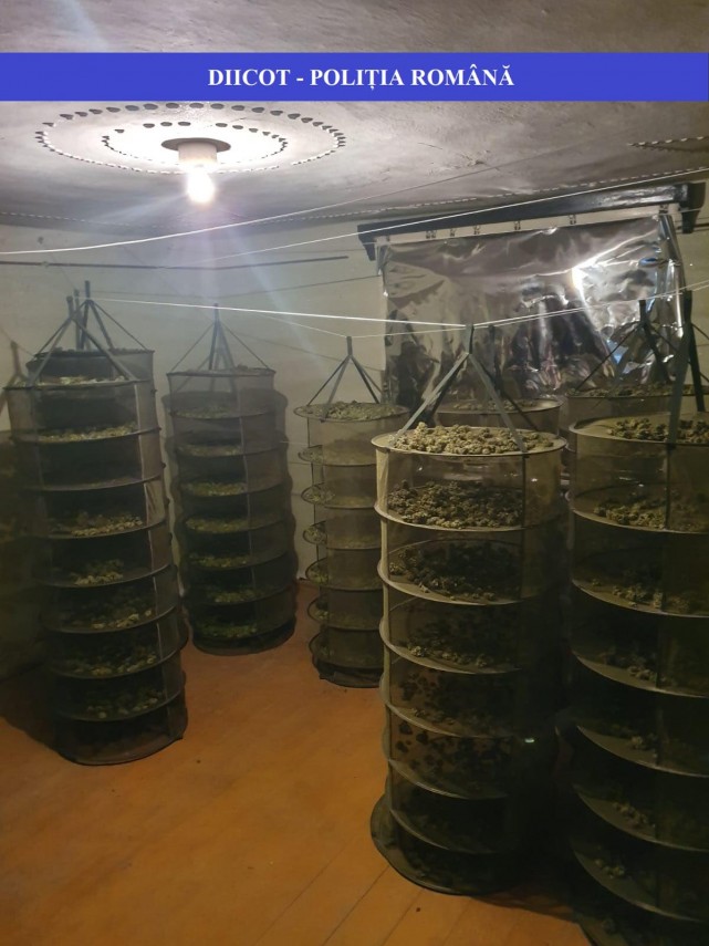 diicot barbati arestati preventiv intr un dosar de trafic de droguri de risc galerie foto 702616 diicot barbati arestati preventiv intr un dosar de trafic de droguri de risc galerie foto 702616