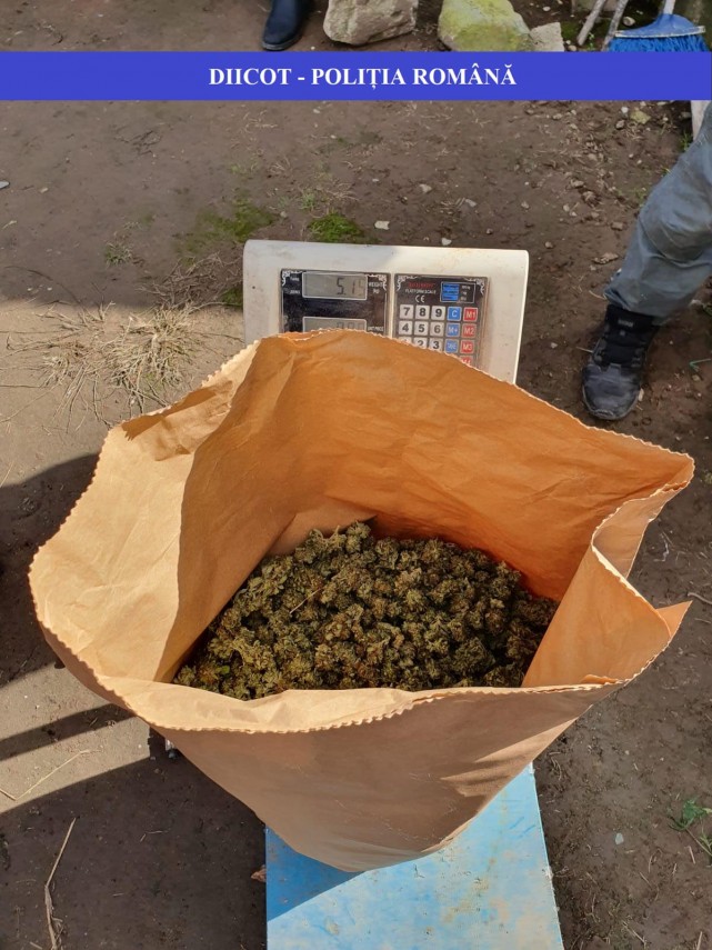 diicot barbati arestati preventiv intr un dosar de trafic de droguri de risc galerie foto 702616 diicot barbati arestati preventiv intr un dosar de trafic de droguri de risc galerie foto 702616