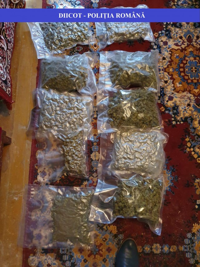 diicot barbati arestati preventiv intr un dosar de trafic de droguri de risc galerie foto 702616 diicot barbati arestati preventiv intr un dosar de trafic de droguri de risc galerie foto 702616