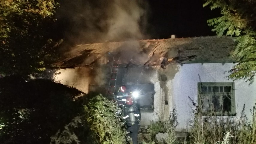 casa cuprinsa de flacari in localitatea horia un barbat a fost gasit decedat galerie foto 702738 casa cuprinsa de flacari in localitatea horia un barbat a fost gasit decedat galerie foto 702738