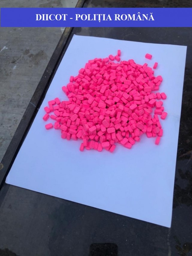diicot barbat retinut pentru trafic de droguri de mare risc ce s a descoperit in urma perchezitiilor diicot barbat retinut pentru trafic de droguri de mare risc ce s a descoperit in urma perchezitiilor