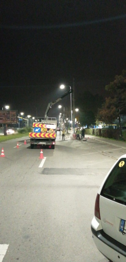 lucrarile de taiere a stalpilor de pe bulevardul mamaia continua galerie foto 703551 lucrarile de taiere a stalpilor de pe bulevardul mamaia continua galerie foto 703551