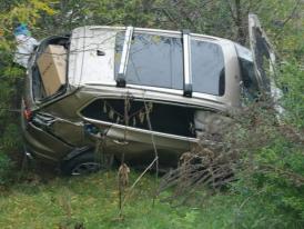 Județul Constanța Accident rutier la ieșire din Tuzla. O mașină s-a răsturnat în afara carosabilului (galerie foto) 