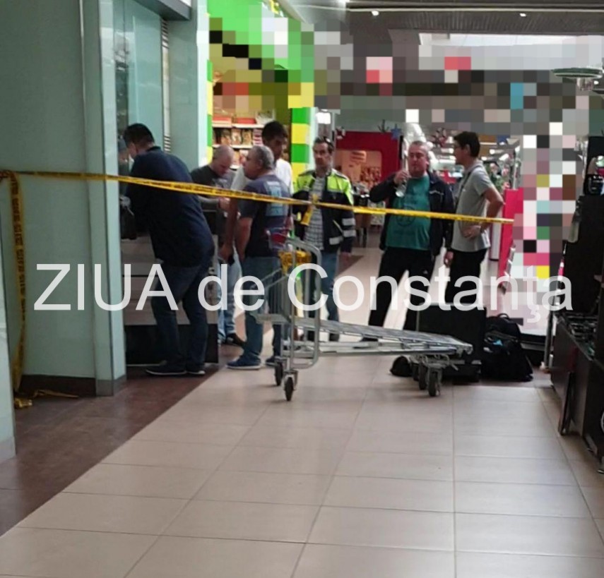 jaf ca in filme la constanta seiful dintr o casa de schimb valutar taiat cu flexul hotii au intrat prin jaf ca in filme la constanta seiful dintr o casa de schimb valutar taiat cu flexul hotii au intrat prin