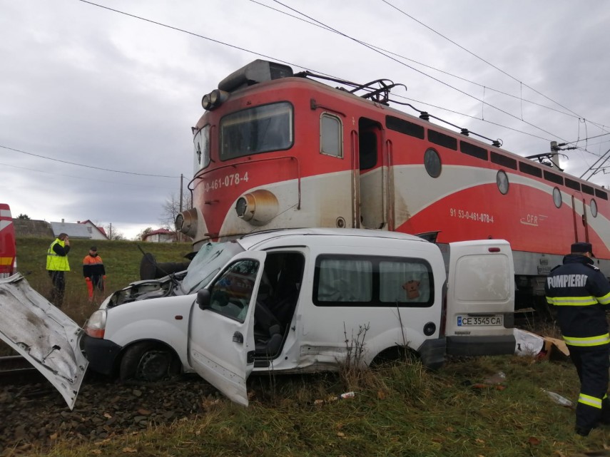 autoturism acrosat de un tir in judetul suceava doua persoane au fost ranite 704215 autoturism acrosat de un tir in judetul suceava doua persoane au fost ranite 704215