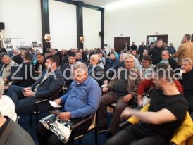 Dezbaterea privind regulamentul pentru taximetriști a strâns zeci de participanți la Constanța (galerie foto)       