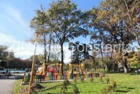 Fotoreportaj  Păsările au pus stăpânire pe parcurile şi locurile de joacă din Constanţa. V-aţi lăsa copiii pe aceste tobogane?