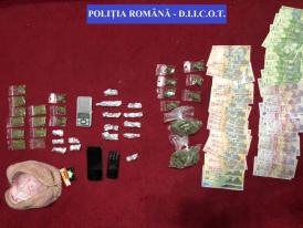 DIICOT Percheziții domiciliare în Râmnicu Vâlcea. Persoane bănuite de trafic de droguri