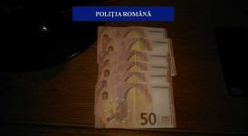 Percheziţi la persoane cercetate pentru fals de monedă. Zeci de bancnote au fost confiscate