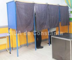 Al doilea tur de scrutin pentru prezidenţiale are loc în aceleaşi secţii de votare şi circumscripţii electorale. Actele necesare procesului electoral